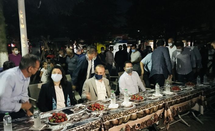 AK Parti’li Turan: “Düne kadar kendilerini solcu diye ifade edenler, Amerikan fonlarıyla basın çalışması yapıyor”