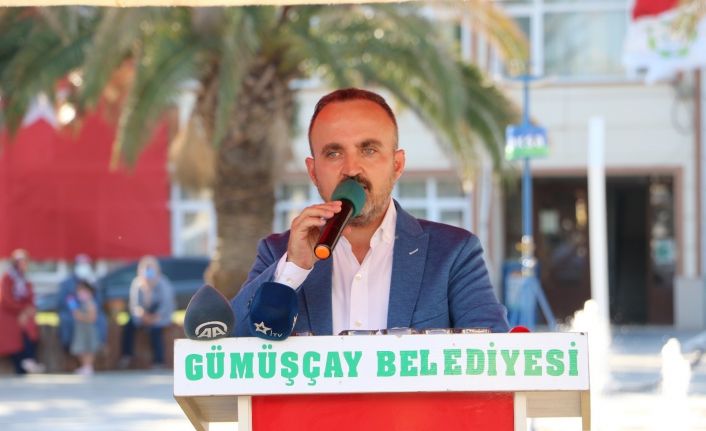 AK Parti’li Turan: “Göçmene, garibana 10 kat su satacak kadar aciz millet olmadık”