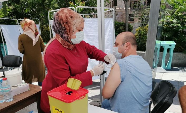 Aksaray’da Covid-19 aşısı vatandaşın ayağına getirildi