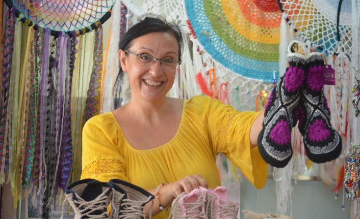 Altı yaşında öğrendiği örgü işi, geçim kaynağı oldu