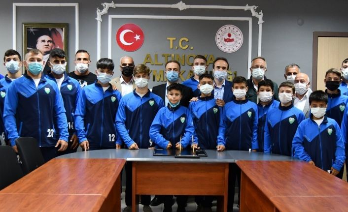 Altınovalı pehlivanların hedefi kürsü yapmak