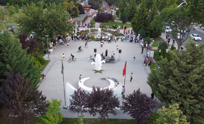 Amatör müzisyenler her gün Keçiören’in parklarında