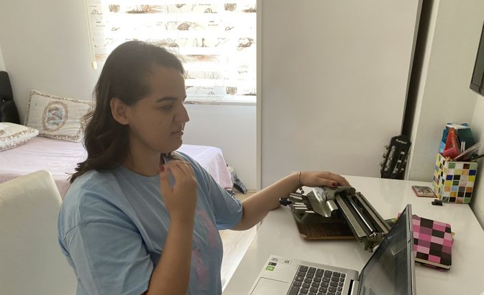 Annesi her gün üniversitenin koridorlarında bekledi, hocaların ses kayıtlarıyla sınavlara hazırlandı