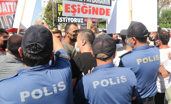 Antalya’da 40 yıldır çözülemeyen imar planı 200 kişi ile protesto edildi