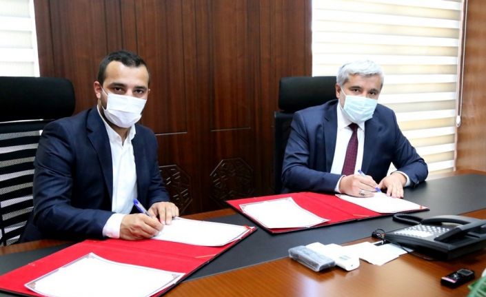 ASÜ’de öğrenciler eğitim sürecinde iş piyasasıyla tanışıyor