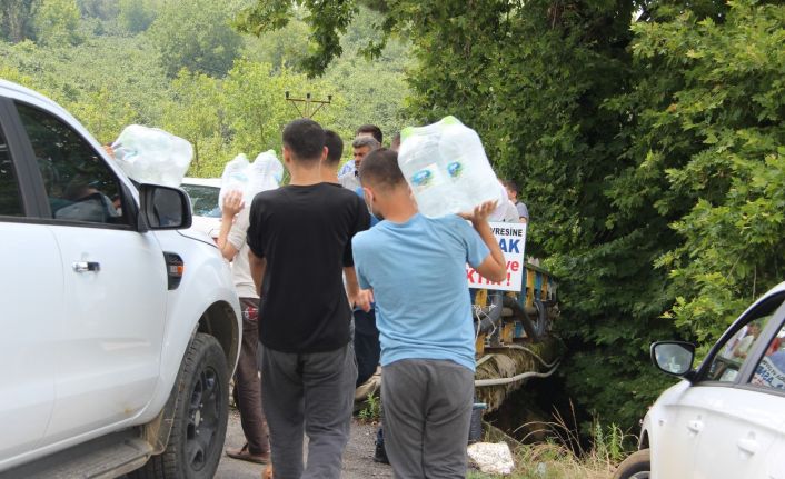Asya Su ve Kızılay’dan sel bölgesine 35 ton içme suyu