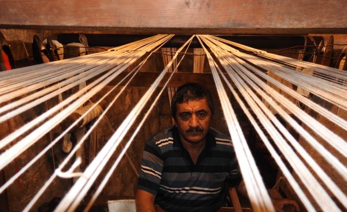 Baba mesleğinin yok olmaması için emekliye ayrıldı