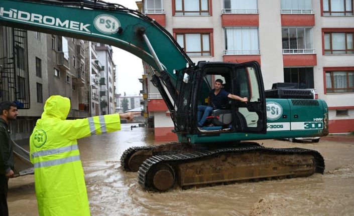 Bakan Pakdemirli, bir vatandaşın hayatını kurtaran DSİ Operatörü Şahinbaş’ı tebrik etti