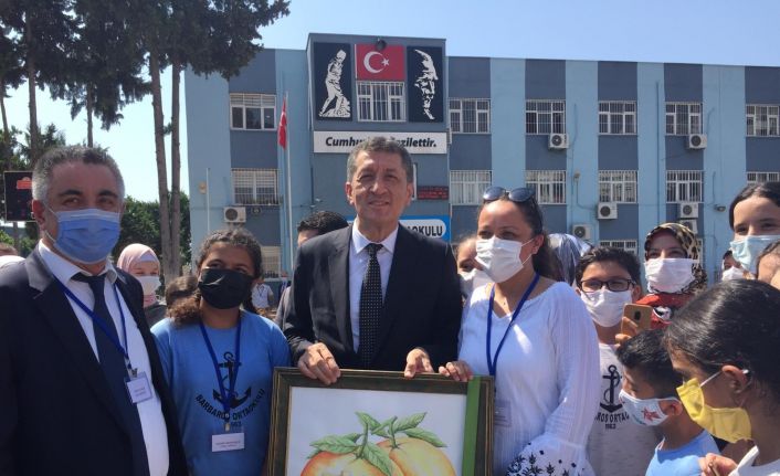 Bakan Selçuk: "Şu andaki bakış açımız okulların 6 Eylül tarihinde açılması yönünde"