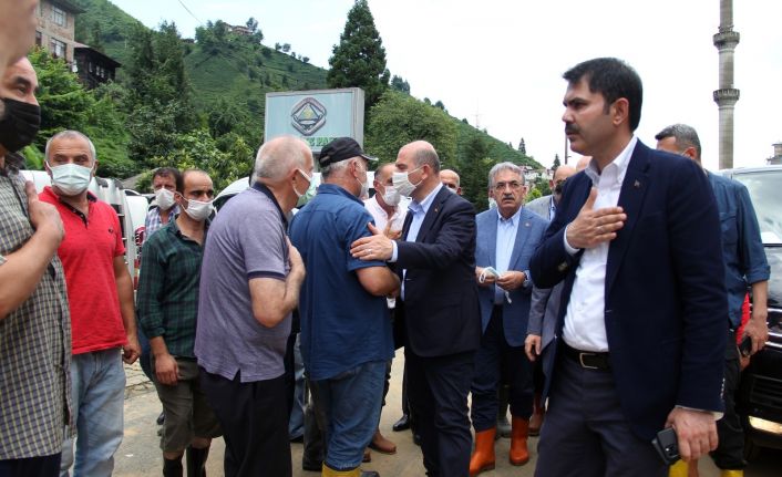 Bakanlar selin vurduğu Çayeli ilçesinde incelemelerde bulundu