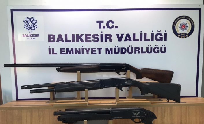 Balıkesir’de polisten 14 aranan şahsa gözaltı