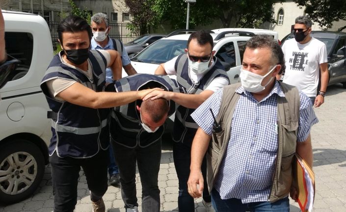 Barda 2 kişiyi öldüren bodyguard, polis yeleği ile adliyeye sevk edildi