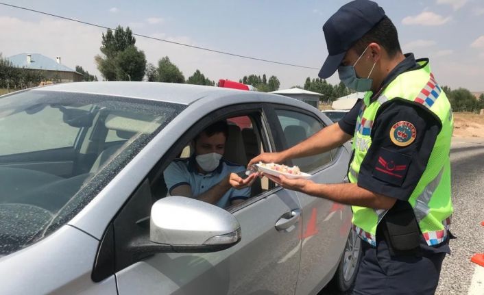 Başkale’de jandarma bayram denetimlerini sürdürüyor