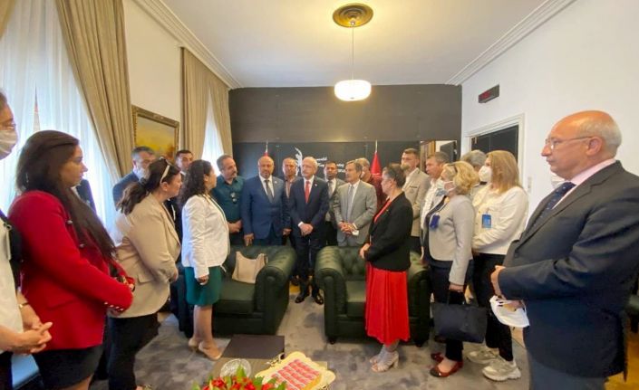 Başkan Ataç muhtarlar ve esnafla birlikte Kılıçdaroğlu’nu ziyaret etti