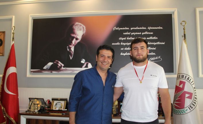 Başkan Genç’ten Başpehlivan Ali Gürbüz’e 5 büyük altın