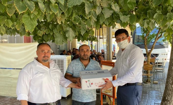 Başkan Özcan’dan kahveci esnafına tatlı sürpriz