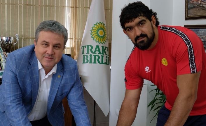 Başpehlivan Koç, sözleşmesini 2023’e kadar uzattı