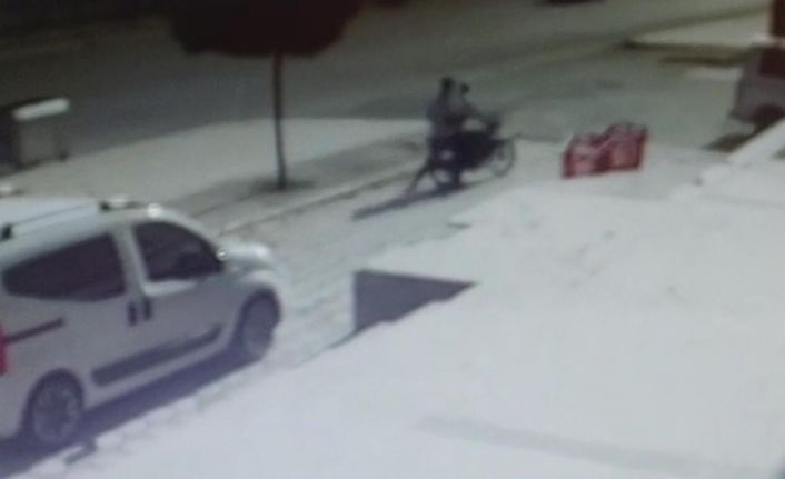 Batman’da motosiklet hırsızları güvenlik kamerasına takıldı