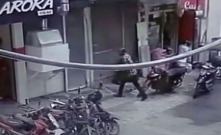 Batman’da sigara hırsızı güvenlik kamerasına takıldı