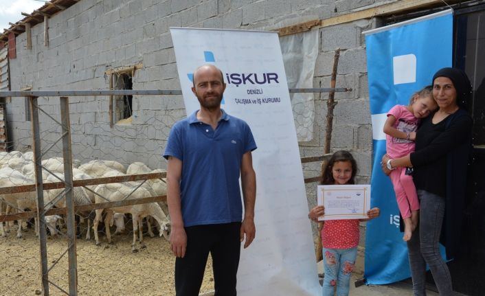 Beyin kanamasında yüzde 100 felç oldu, yatağa bağlı yaşarken eşinin yardımıyla kurduğu işle hayata tutundu