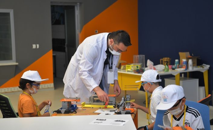 Bilim Merkezi’nde ’Bilim Kampları’ başladı