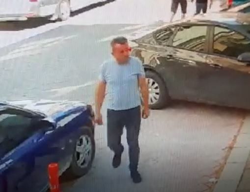 Böyle vicdansızlık görülmedi; Görme engelli adamın çayını içip telefonunu çaldı