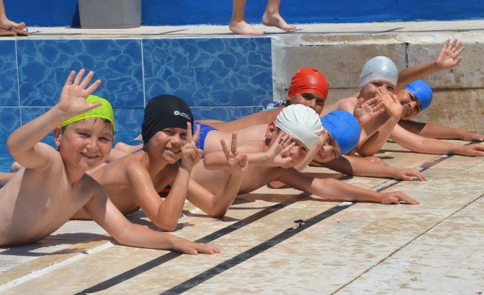 Bozüyük’te 600 çocuk yüzme kursuna başladı