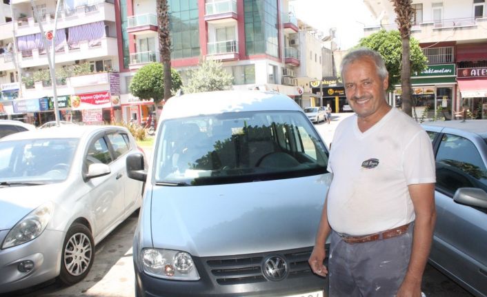 Çalınan aracı için ifade verirken polis hırsız ve aracı bulup sahibine teslim etti