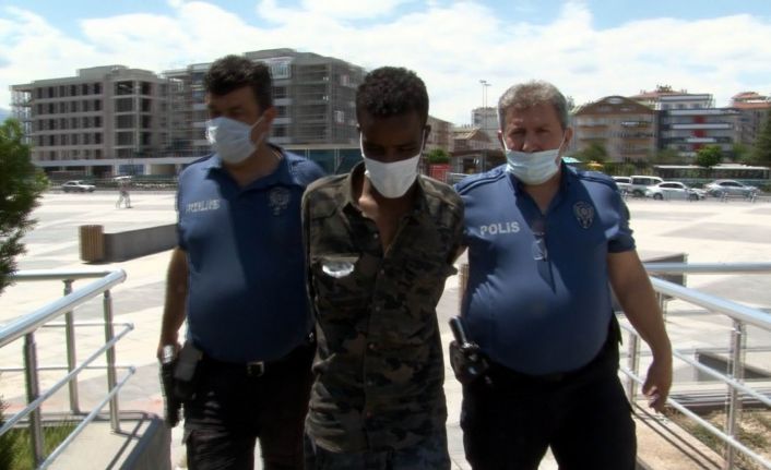 Camilerden ve konutlardan telefon çalan zanlı adliyeye sevk edildi