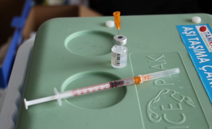 Covid-19 ile mücadelede 3. doz aşı uygulaması başladı