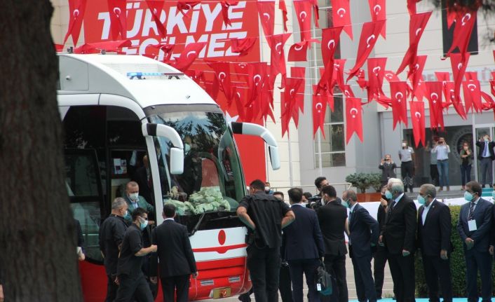 Cumhurbaşkanı Erdoğan: “Hep milletimizle beraber yürüdük, bundan sonra da milletimizin gösterdiği istikamette yürümekte kararlıyız”