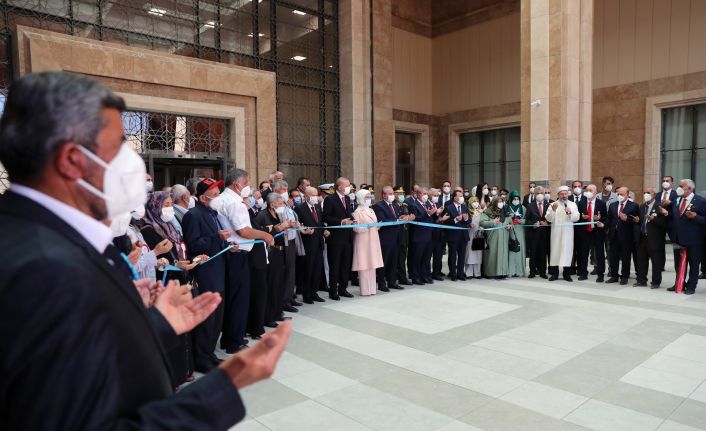 Cumhurbaşkanı Erdoğan: ”Millete silah çekenin, milletin kanını dökenin, milletin bayrağına ve ezanına göz dikenin, milletin geleceğini karartmaya kalkanın affı da olmaz müsamahası da olmaz"