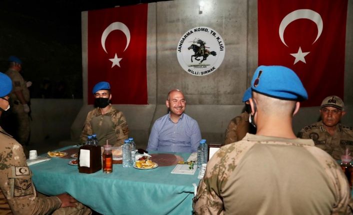 Cumhurbaşkanı Erdoğan, Şehit Jandarma Uzman Çavuş Tuncay Arslan Üs Bölgesi’ndeki askerin bayramını kutladı