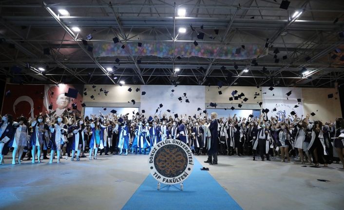 DEÜ Tıp Fakültesinde mezuniyet sevinci