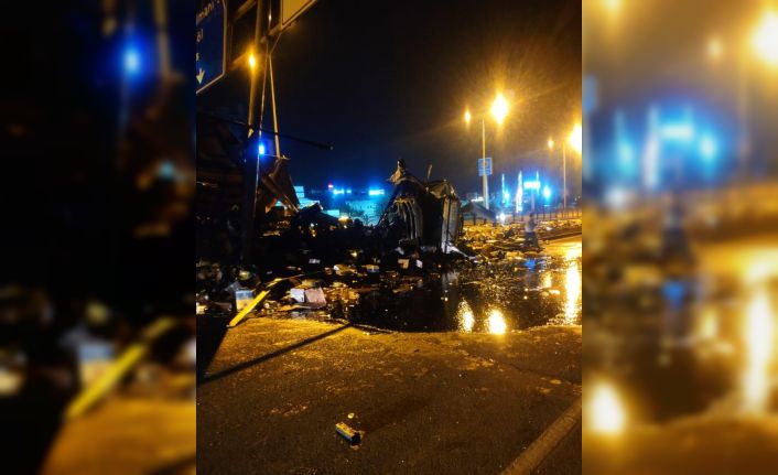 Diyarbakır’da motor yağı yüklü kamyon devrildi, yol geçici süreyle kapatıldı