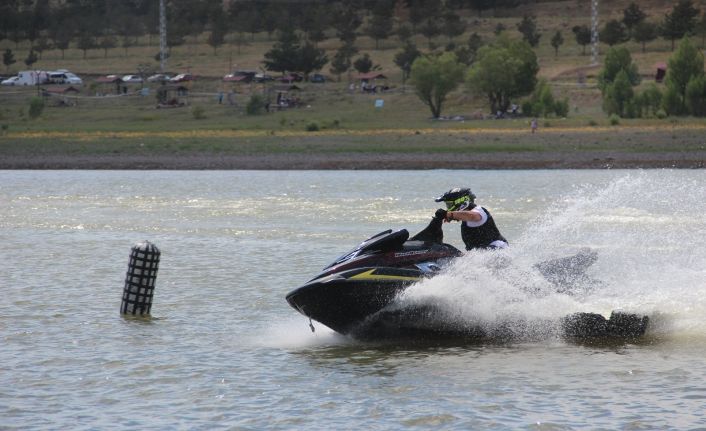 Doğunun başkenti Erzurum’da su sporları adrenalin dolu anlar yaşatıyor