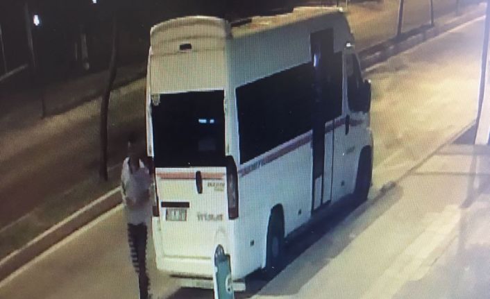 Dolmuşla gelip büfeden 50 bin liralık sigara ve laptop çaldı