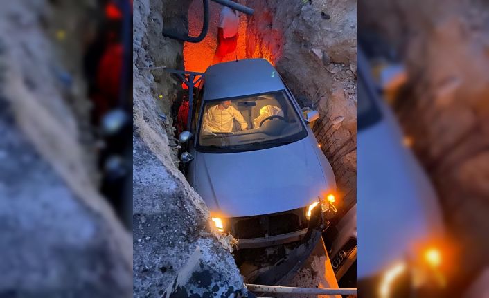 Düz yolda giderken kendini kanalizasyon çukurunda buldu