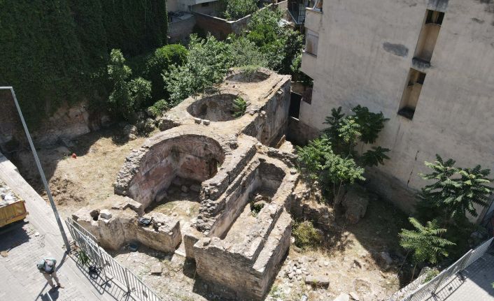 Efeler’deki tarihi yapıların çevre düzenlemesi yapılıyor