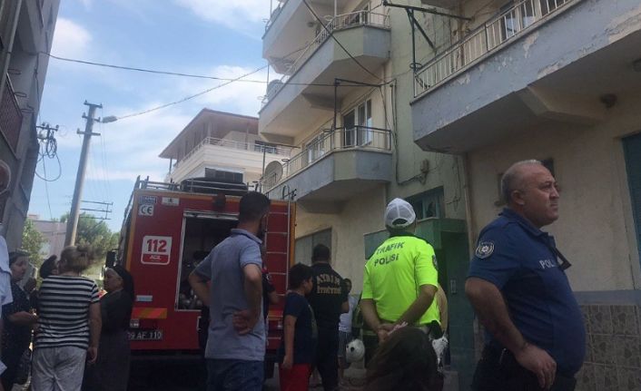 Elektrik kontağından çıkan mahalleyi sokağa döktü