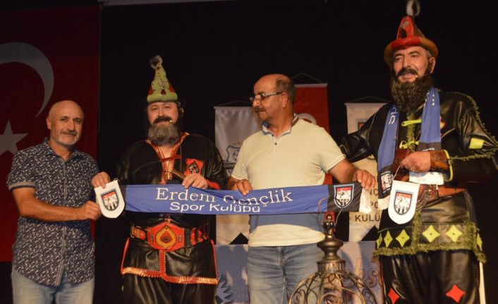 Erdem Gençlikspor Kulübü öğrencileri Hacivat ile Karagöz’ü tanıma imkanı buldu
