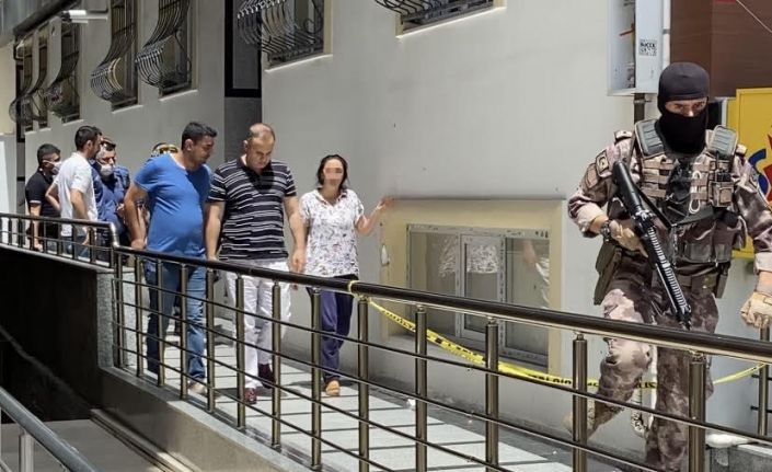 Esenyurt’ta bir kadın, bekçi sevgilisini rehin aldı