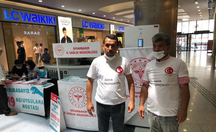 Evlat nöbetindeki aileler Covid-19 aşısı oldu, herkesi aşı olmaya davet etti