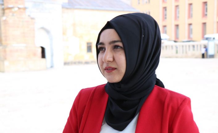 Fatma öğretmen hayatı resmederken tanıştığı engelli için proje geliştirdi