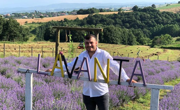 Fotoğraf karelerinin vazgeçilmezi lavanta tarlasına yoğun ilgi