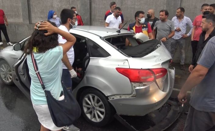 Freni boşalan otomobil ışıkta bekleyen araca çarptı: 2’si çocuk 6 yaralı