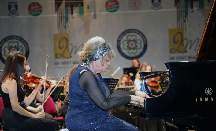 Genç piyanistler İdil Biret ile sahneye alacak