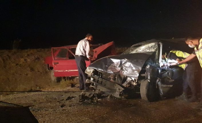 Haymana’da iki otomobil kafa kafaya çarpıştı: 3’ü ağır, 6 kişi yaralı