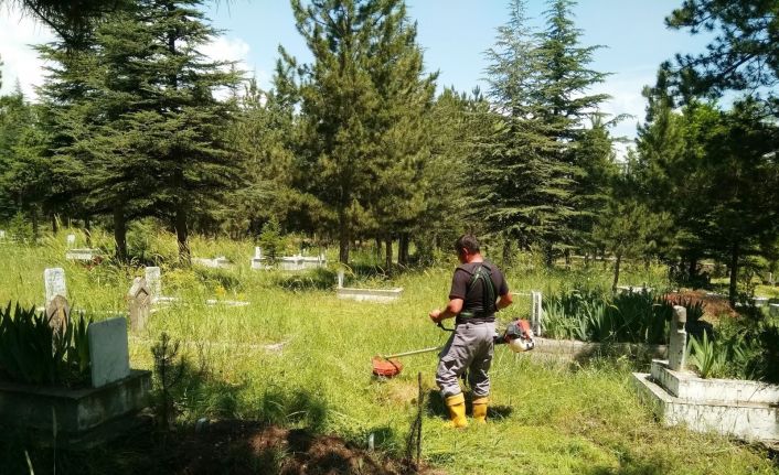 Hisarcık’ta mezarlık temizliği