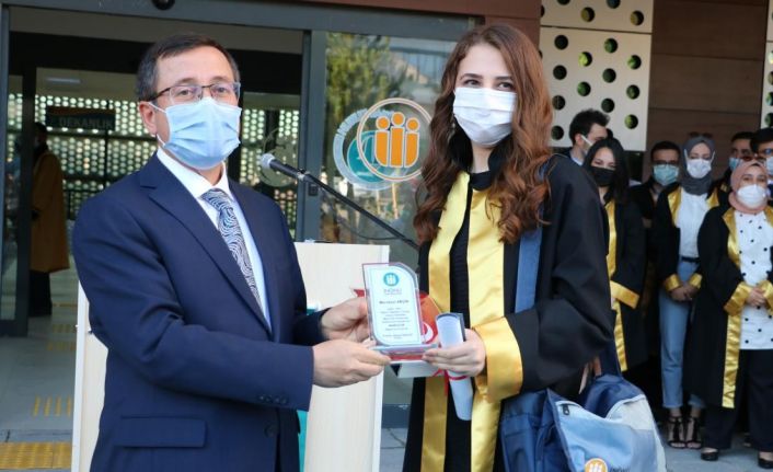 Hukuk Fakültesi’nde mezuniyet töreni